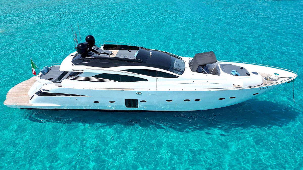 Pershing 90